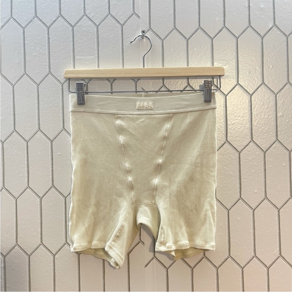 SKIMS Cotton Rib Boxers in Bone Size Medium